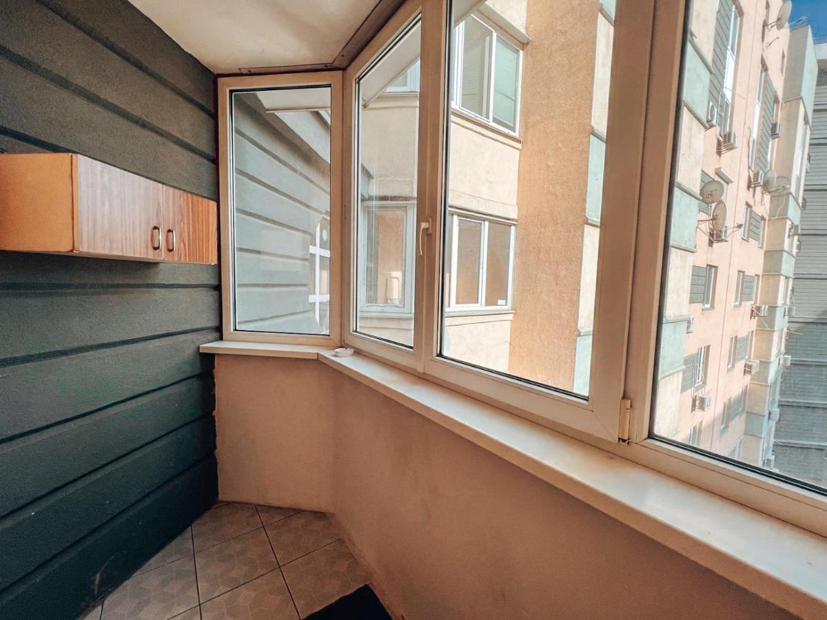 Cozy Apartments On The Left Bank Kyiv Exterior foto